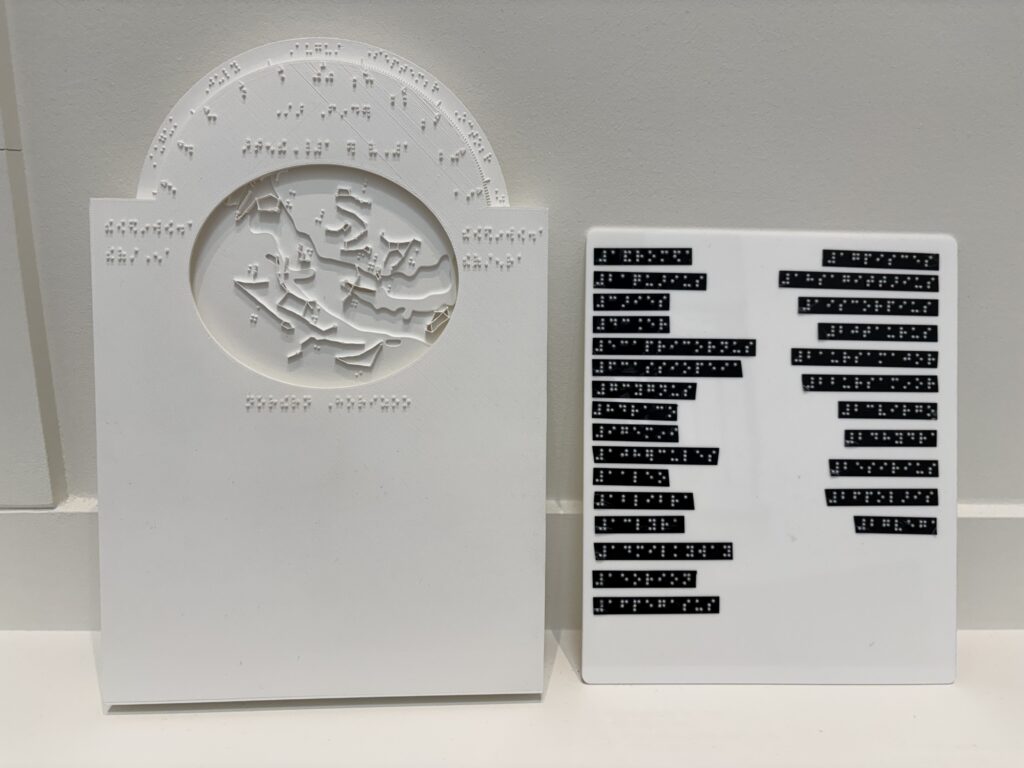 Sky map in Braille by Gregory and Lucas Perri / Mapa celeste en Braiile, por Gregory y Lucas Perri